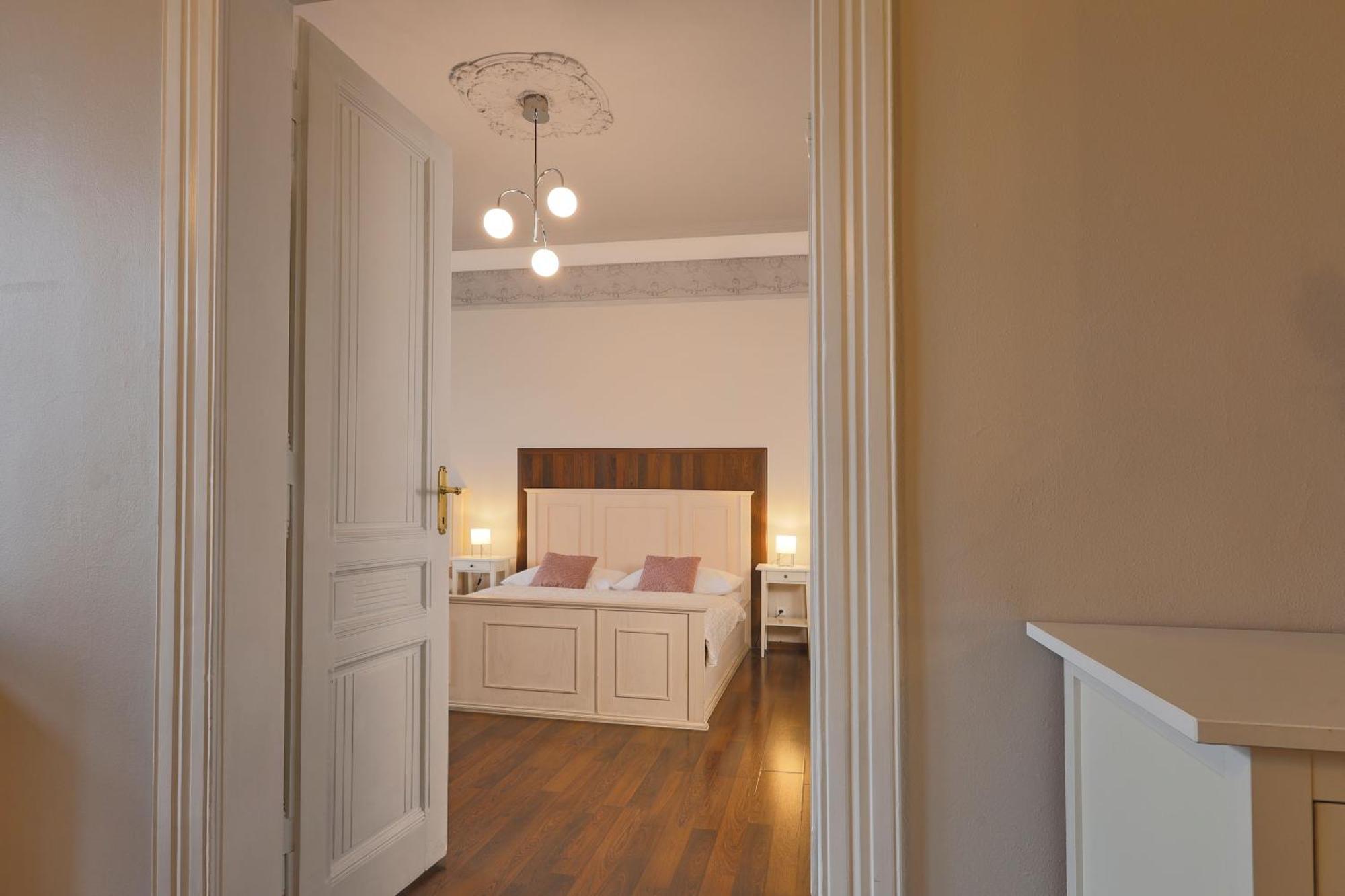 Janáčkovo nábřeží 19 - Riverside Apartments Praga Exterior foto